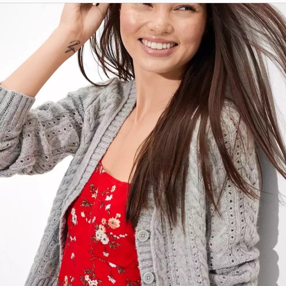AEO Gray cropped cable knit cardigan, size XS